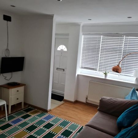 Molesey Near Hampton Court, Viking Short Stays West Molesey المظهر الخارجي الصورة