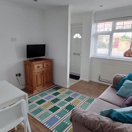 Molesey Near Hampton Court, Viking Short Stays West Molesey المظهر الخارجي الصورة