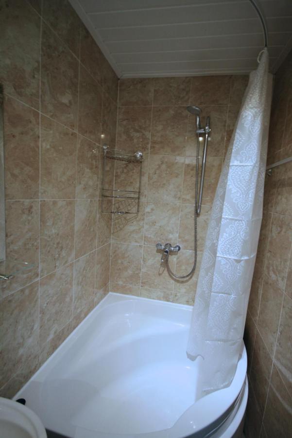 Molesey Near Hampton Court, Viking Short Stays West Molesey المظهر الخارجي الصورة