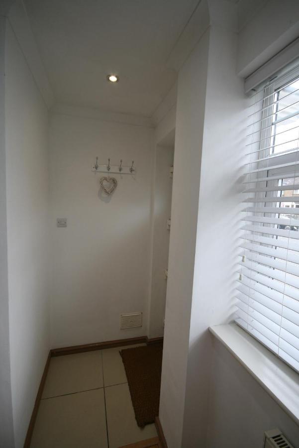 Molesey Near Hampton Court, Viking Short Stays West Molesey المظهر الخارجي الصورة