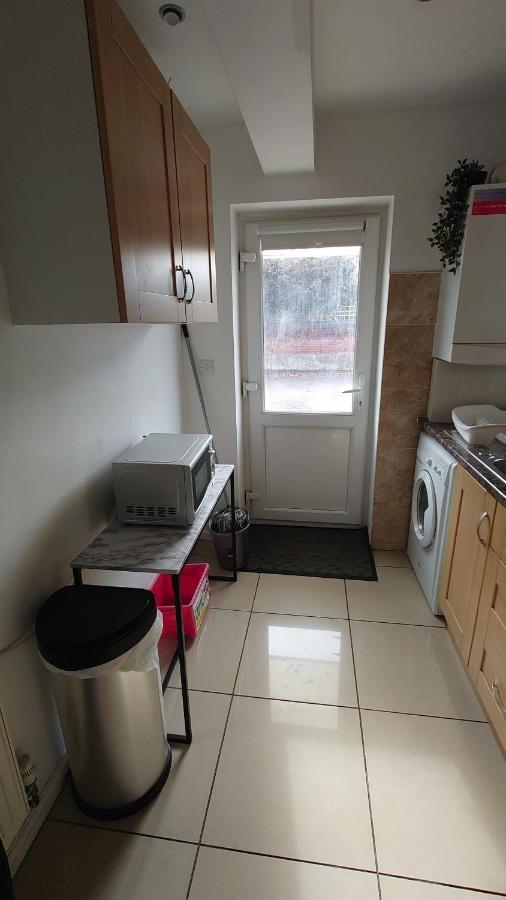Molesey Near Hampton Court, Viking Short Stays West Molesey المظهر الخارجي الصورة