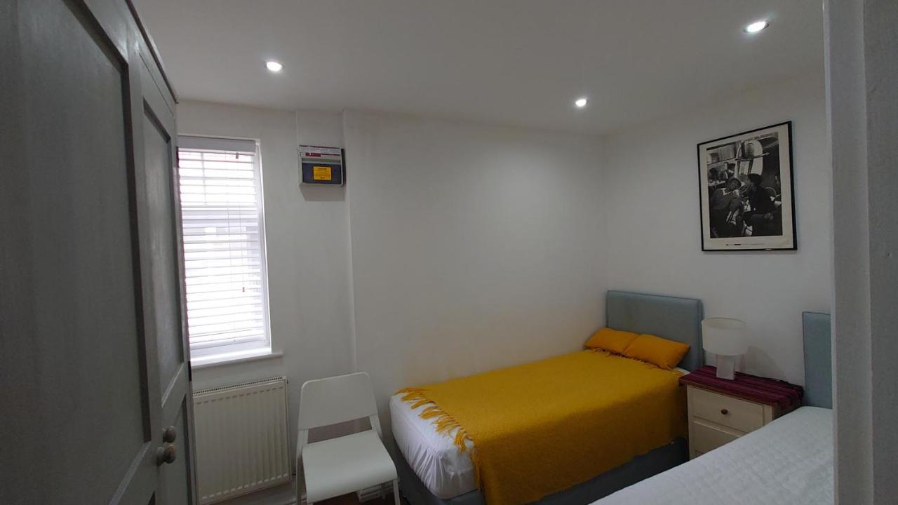 Molesey Near Hampton Court, Viking Short Stays West Molesey المظهر الخارجي الصورة